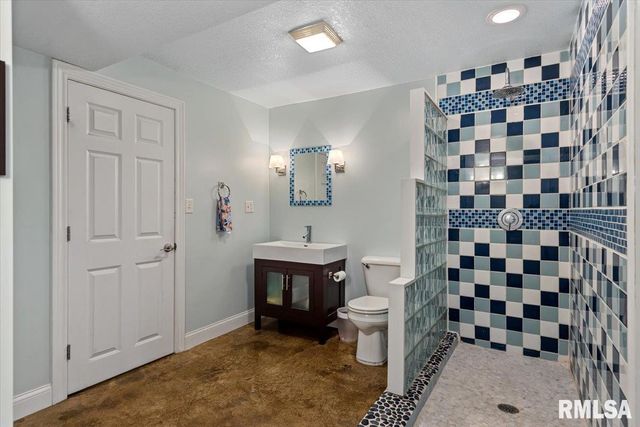 1104 Jemi Lane, Chatham, IL 62629