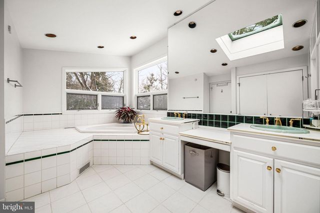 1424 FLAT ROCK RD, Penn Valley, PA 19072