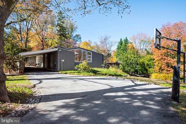 1424 FLAT ROCK RD, Penn Valley, PA 19072