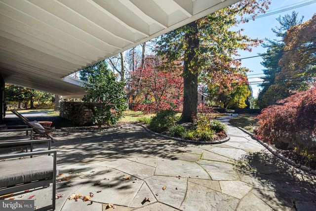 1424 FLAT ROCK RD, Penn Valley, PA 19072