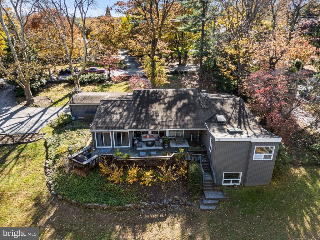 1424 FLAT ROCK RD, Penn Valley, PA 19072