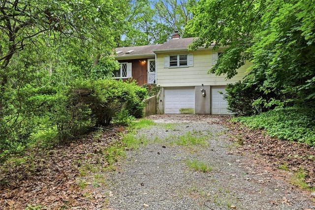 10 Lefferts Avenue, East Northport, NY 11731