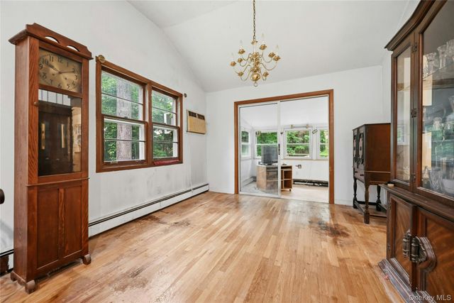10 Lefferts Avenue, East Northport, NY 11731