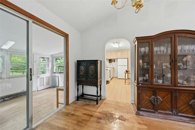 10 Lefferts Avenue, East Northport, NY 11731