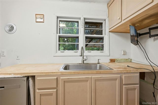 10 Lefferts Avenue, East Northport, NY 11731