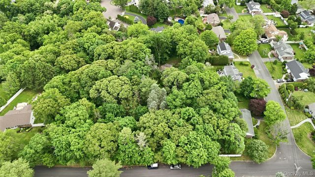 10 Lefferts Avenue, East Northport, NY 11731