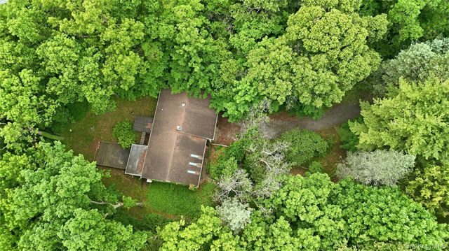 10 Lefferts Avenue, East Northport, NY 11731