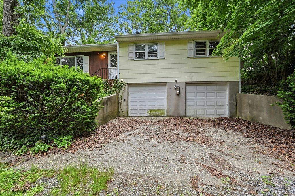 10 Lefferts Avenue, East Northport, NY 11731