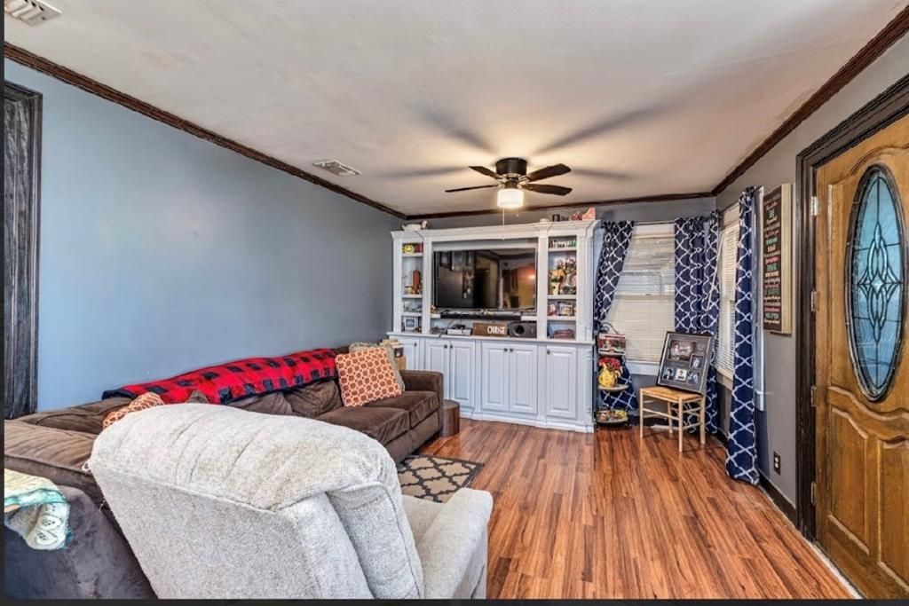 Image 5 of property listing at 27 W 27th St, San Angelo, TX 76903