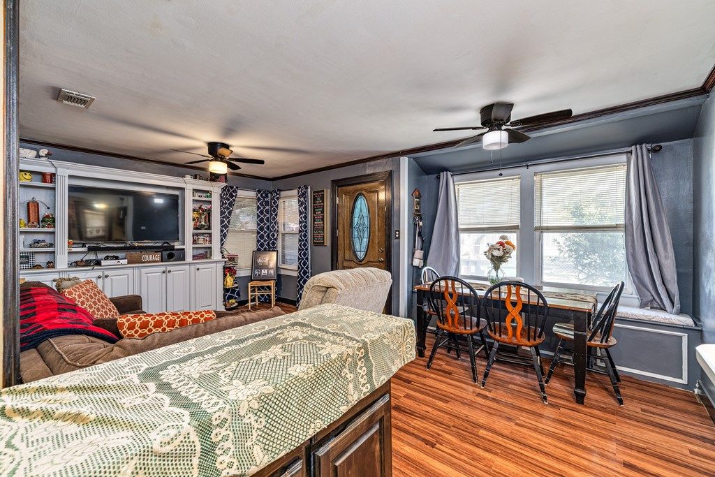 Image 6 of property listing at 27 W 27th St, San Angelo, TX 76903