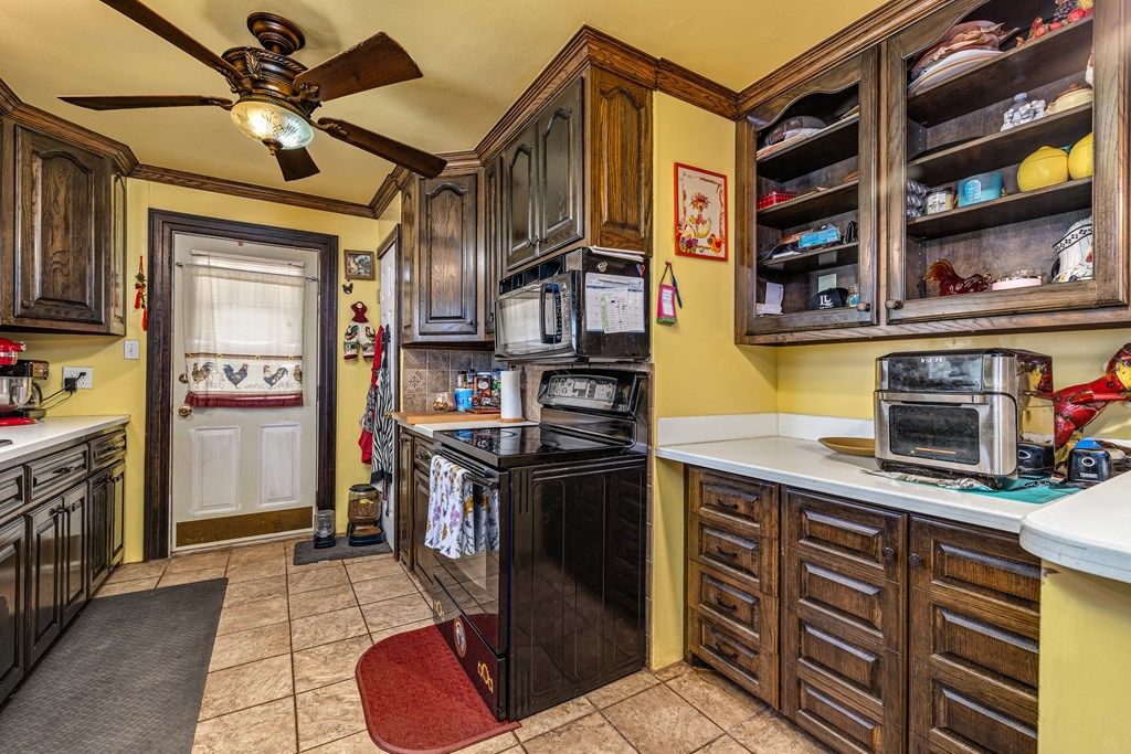 Image 8 of property listing at 27 W 27th St, San Angelo, TX 76903