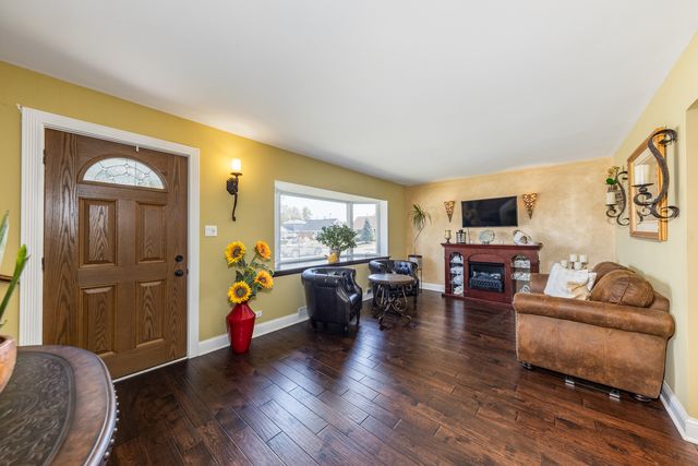 9236 Pembroke Lane, Bridgeview, IL 60455