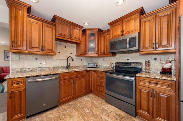 9236 Pembroke Lane, Bridgeview, IL 60455