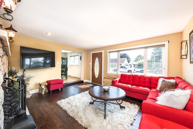 9236 Pembroke Lane, Bridgeview, IL 60455