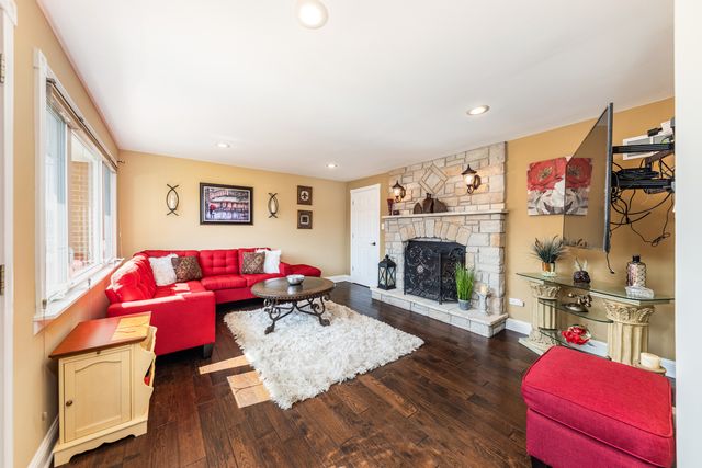 9236 Pembroke Lane, Bridgeview, IL 60455