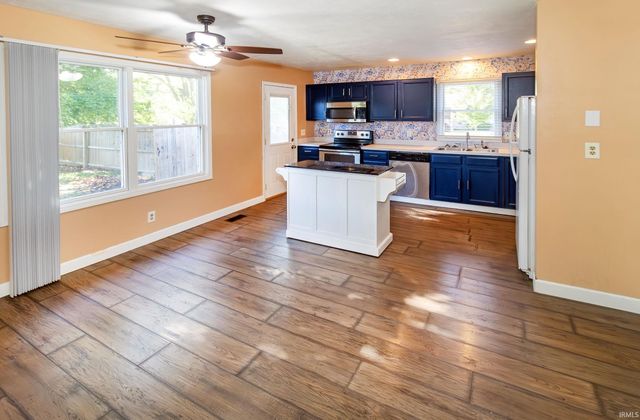 4911 Yellowstone Drive, Newburgh, IN 47630
