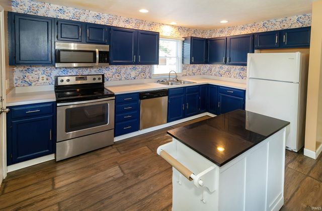 4911 Yellowstone Drive, Newburgh, IN 47630
