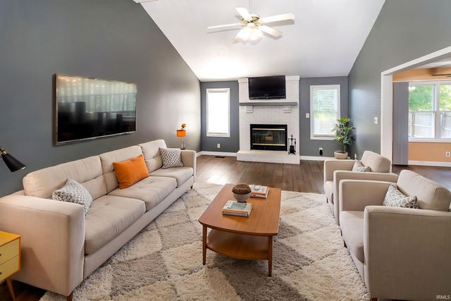 4911 Yellowstone Drive, Newburgh, IN 47630