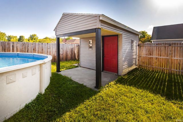 4911 Yellowstone Drive, Newburgh, IN 47630