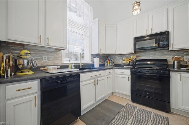 100 Bluff TER, Newport News, VA 23602