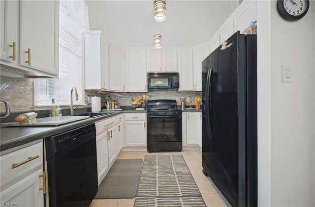 100 Bluff TER, Newport News, VA 23602