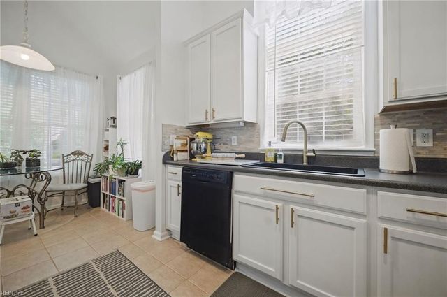 100 Bluff TER, Newport News, VA 23602