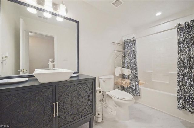 100 Bluff TER, Newport News, VA 23602