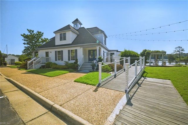 100 Bluff TER, Newport News, VA 23602