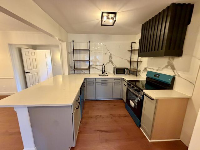 8 NW Cantey Place, Atlanta, GA 30327