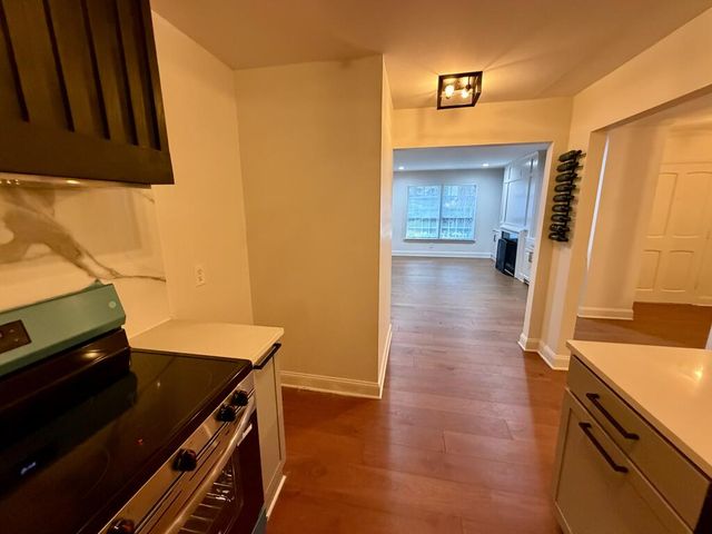 8 NW Cantey Place, Atlanta, GA 30327