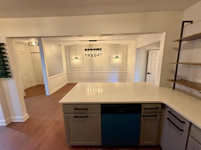 8 NW Cantey Place, Atlanta, GA 30327