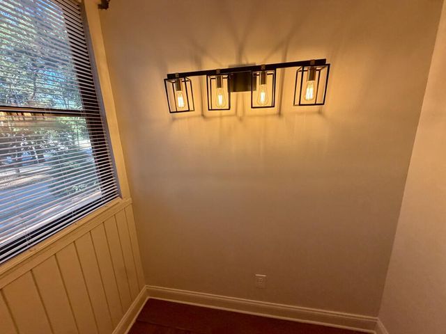 8 NW Cantey Place, Atlanta, GA 30327