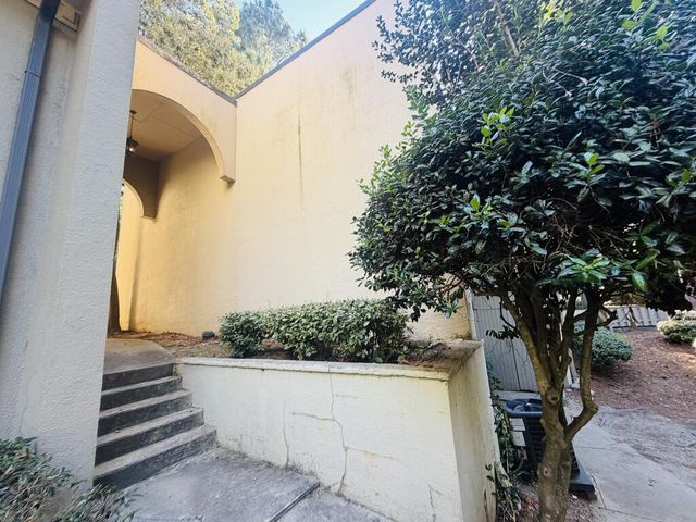 8 NW Cantey Place, Atlanta, GA 30327