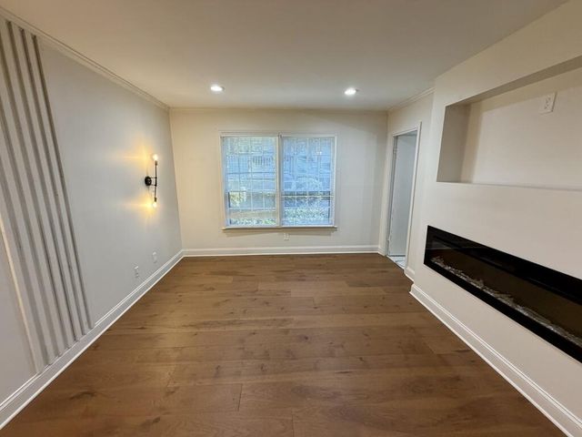 8 NW Cantey Place, Atlanta, GA 30327