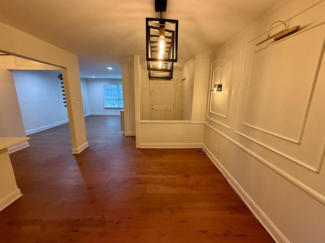 8 NW Cantey Place, Atlanta, GA 30327