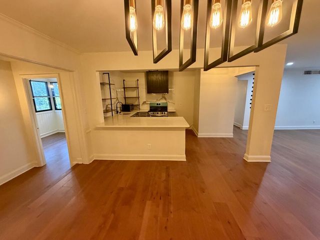 8 NW Cantey Place, Atlanta, GA 30327
