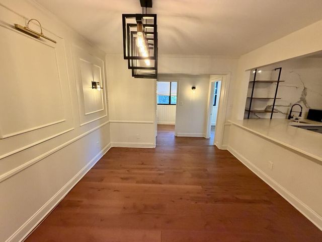 8 NW Cantey Place, Atlanta, GA 30327