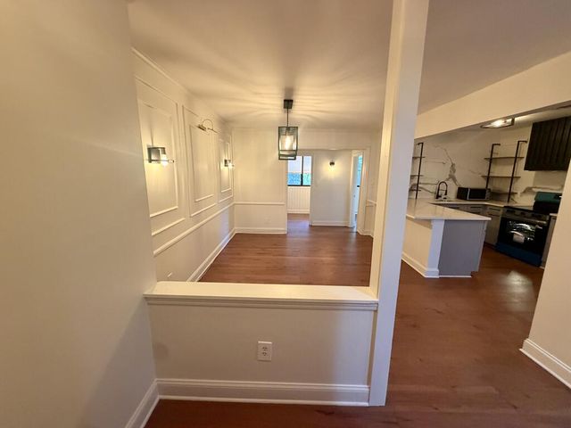 8 NW Cantey Place, Atlanta, GA 30327