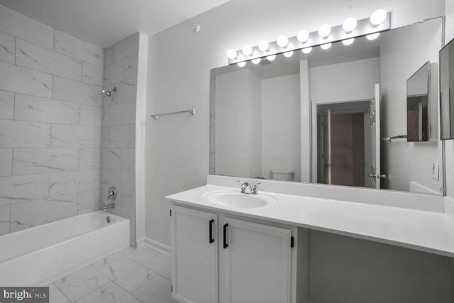 9720 LEATHERFERN TER #302, Gaithersburg, MD 20886