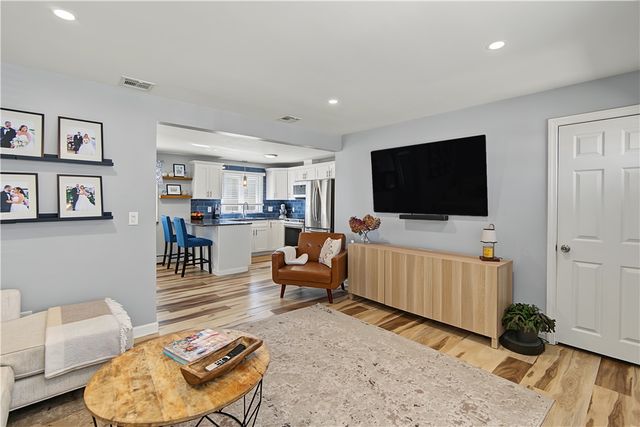 162 East View Avenue, Cranston, RI 02920