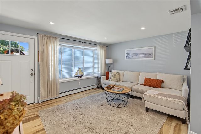 162 East View Avenue, Cranston, RI 02920