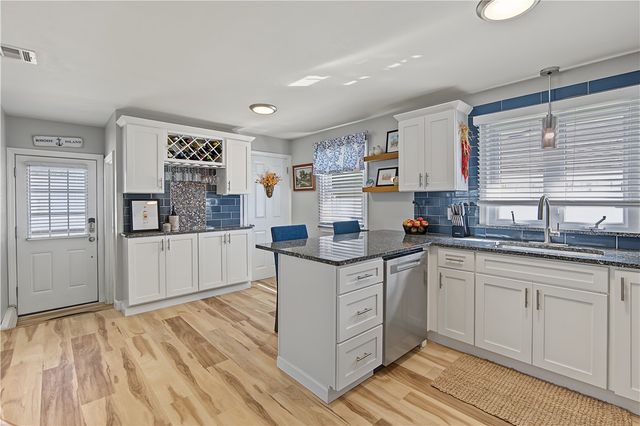 162 East View Avenue, Cranston, RI 02920