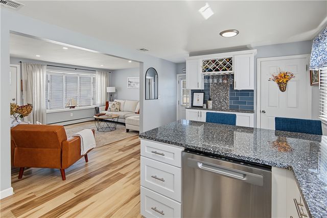 162 East View Avenue, Cranston, RI 02920