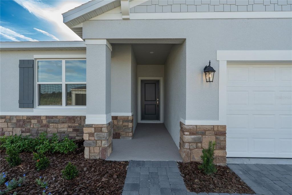 Image 2 of property listing at 10161 HUNTINGNET WAY, Leesburg, FL 34748