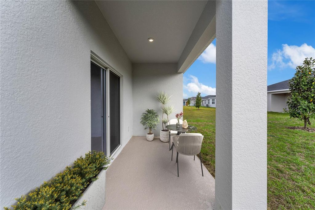 Image 19 of property listing at 10161 HUNTINGNET WAY, Leesburg, FL 34748