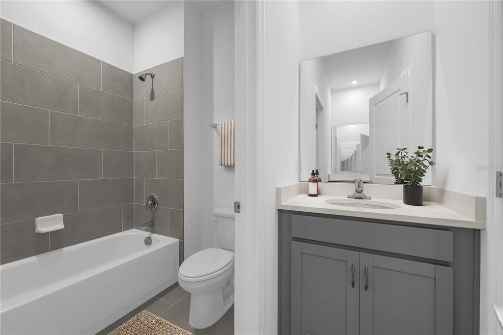 Image 5 of property listing at 10161 HUNTINGNET WAY, Leesburg, FL 34748