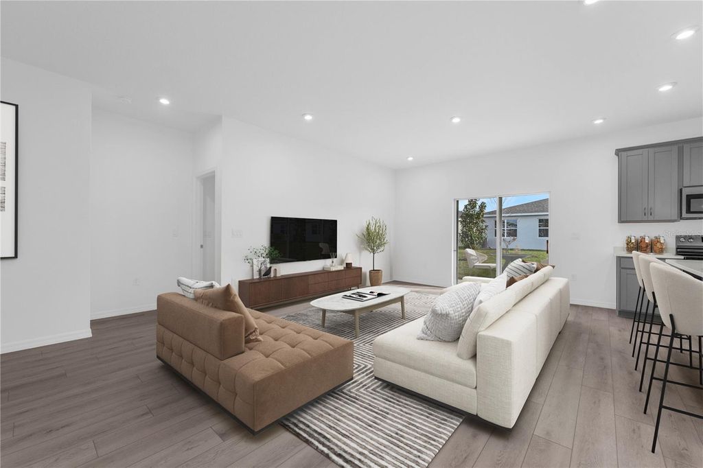 Image 9 of property listing at 10161 HUNTINGNET WAY, Leesburg, FL 34748