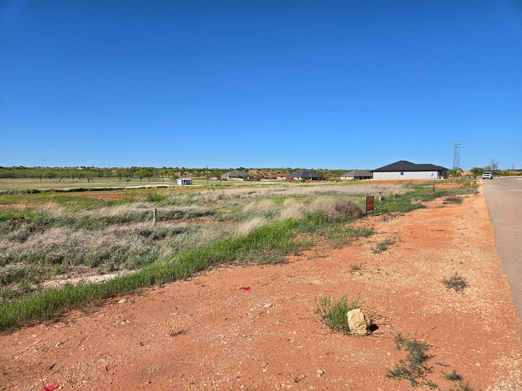Image 2 of property listing at 2285 Hillside Drive, San Angelo, TX 76904