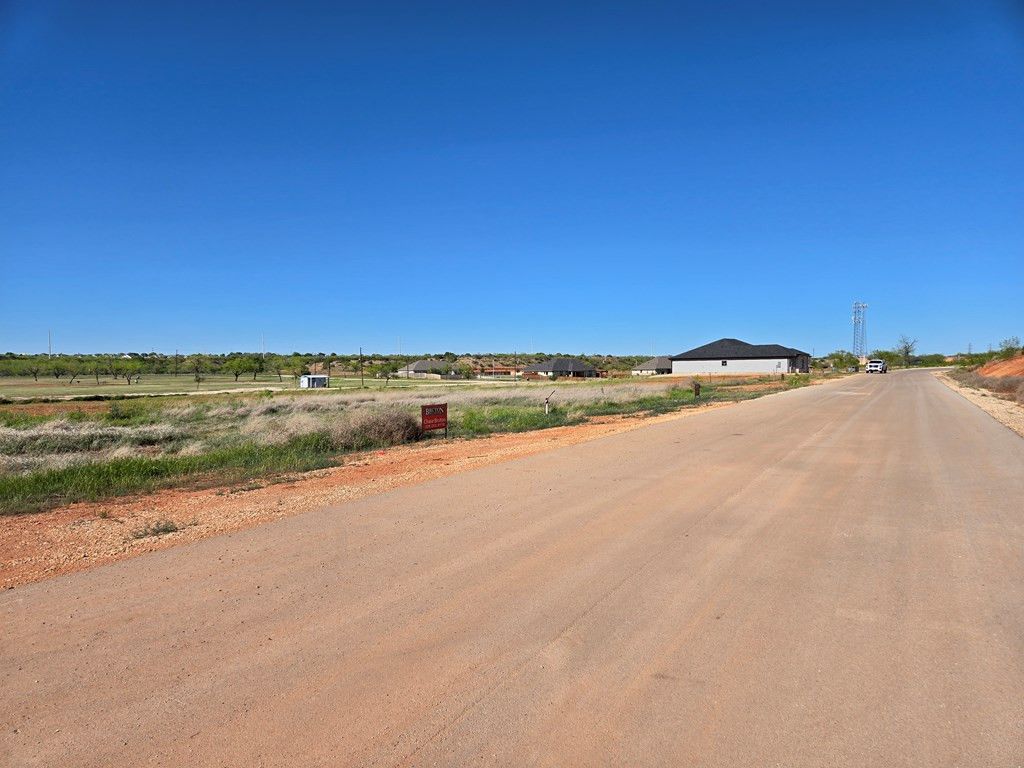 Image 3 of property listing at 2285 Hillside Drive, San Angelo, TX 76904