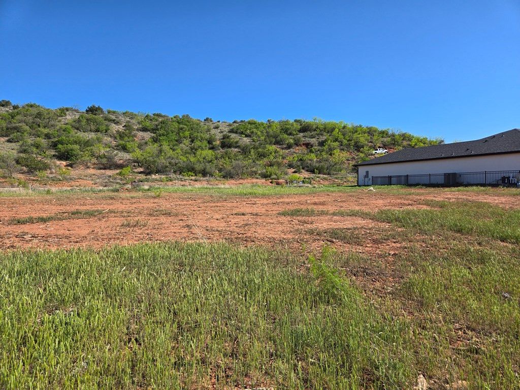Image 7 of property listing at 2285 Hillside Drive, San Angelo, TX 76904